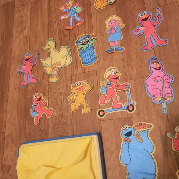 SOLD Elmo Felt Book - Picture 6 of 7